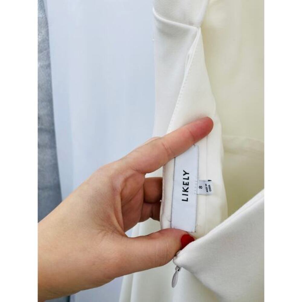 Likely 8 white Barnes gown - Picture 4 of 6